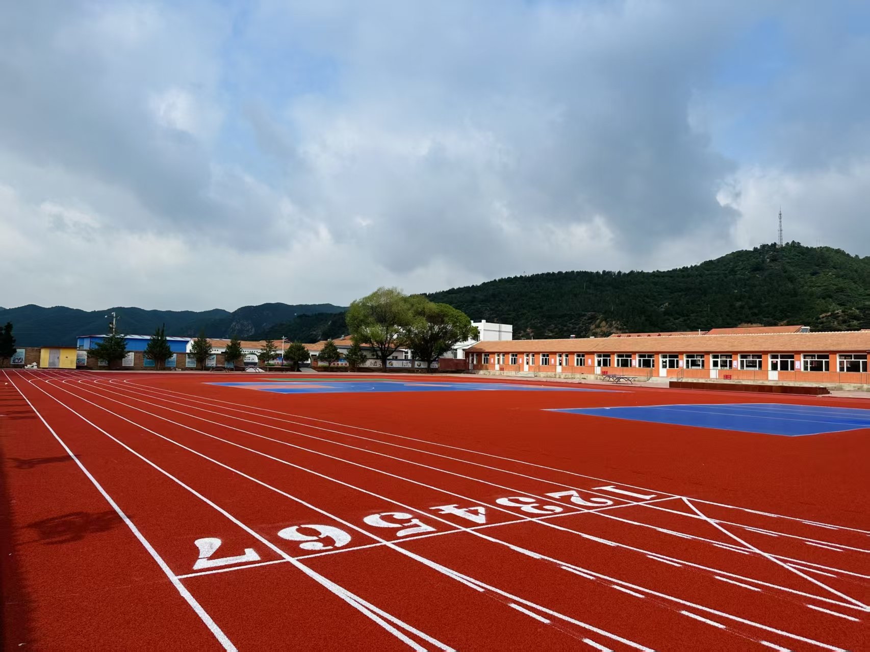 南宁市自结纹塑胶跑道EPDM地面 - 价格